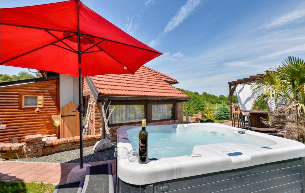 Πισίνα στο ή κοντά στο Lovely Home In Beretinec With Wifi