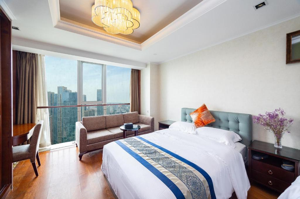 Postel nebo postele na pokoji v ubytování Qingdao Elegant Central Apartment
