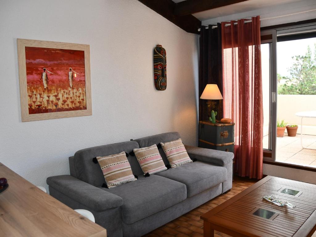 Photo de la galerie de l'établissement Bel Appartement T2 Cosy avec Terrasse - Proche Plage, Parking Inclus - FR-1-793-3, à Saint-Cyprien