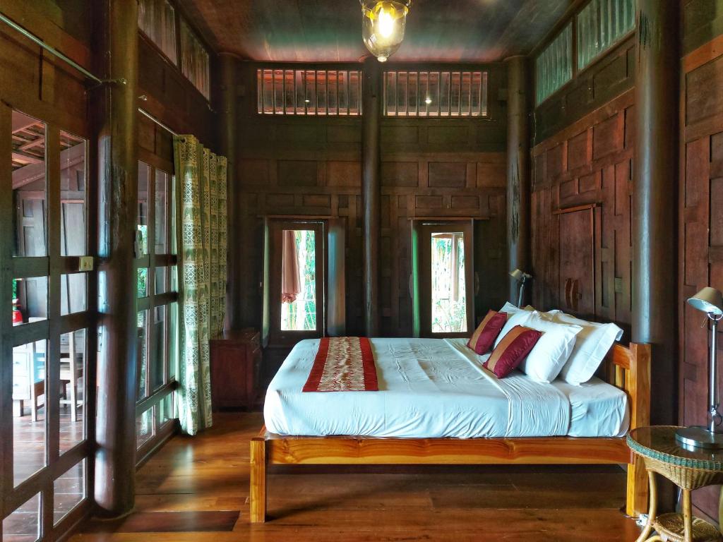 Postel nebo postele na pokoji v ubytování Mekong Villas