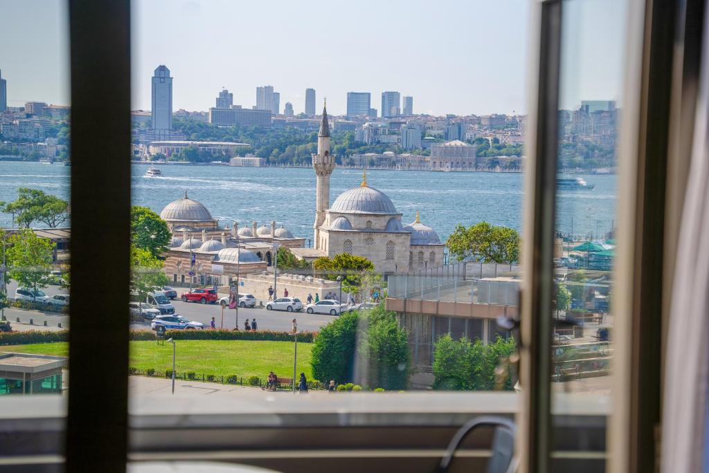 فضای داخلی The Palm Bosphorus Hotel در استانبول - تصویر ۳