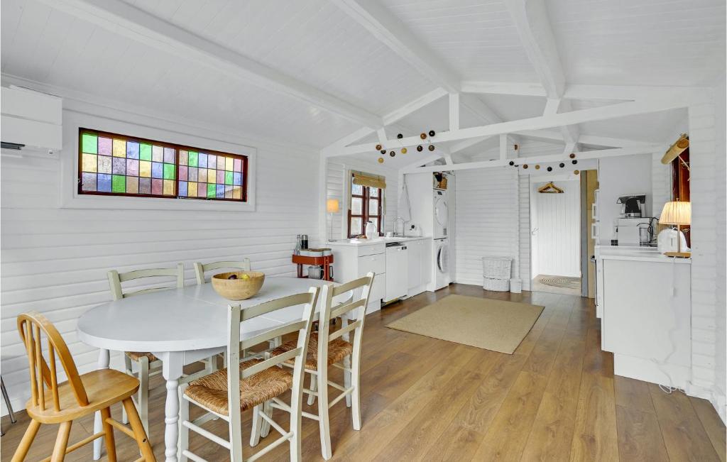 Fotografie z fotogalerie ubytování Amazing Home In Rødvig Stevns With Wifi v destinaci Rødvig