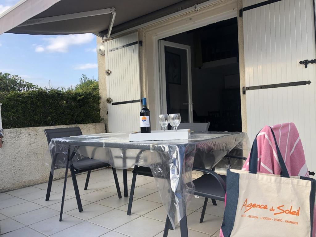 Photo de la galerie de l'établissement Saint-Cyprien : Villa T2 Mezzanine 4/5 Pers, Moderne, Plage à 500m, Parking Privé, Animaux Ok - FR-1-793-27, à Saint-Cyprien