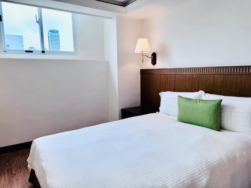 Postel nebo postele na pokoji v ubytování Hub Hotel Kaohsiung Cisian Branch