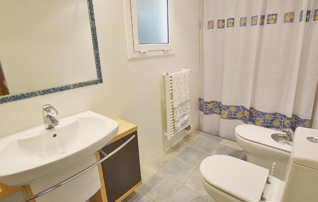 A bathroom at 7 Bedroom Lovely Home In Santa Susanna