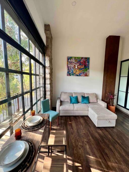 a living room with a couch and a table at Casa Santiago - Zona Exclusiva in Guanajuato