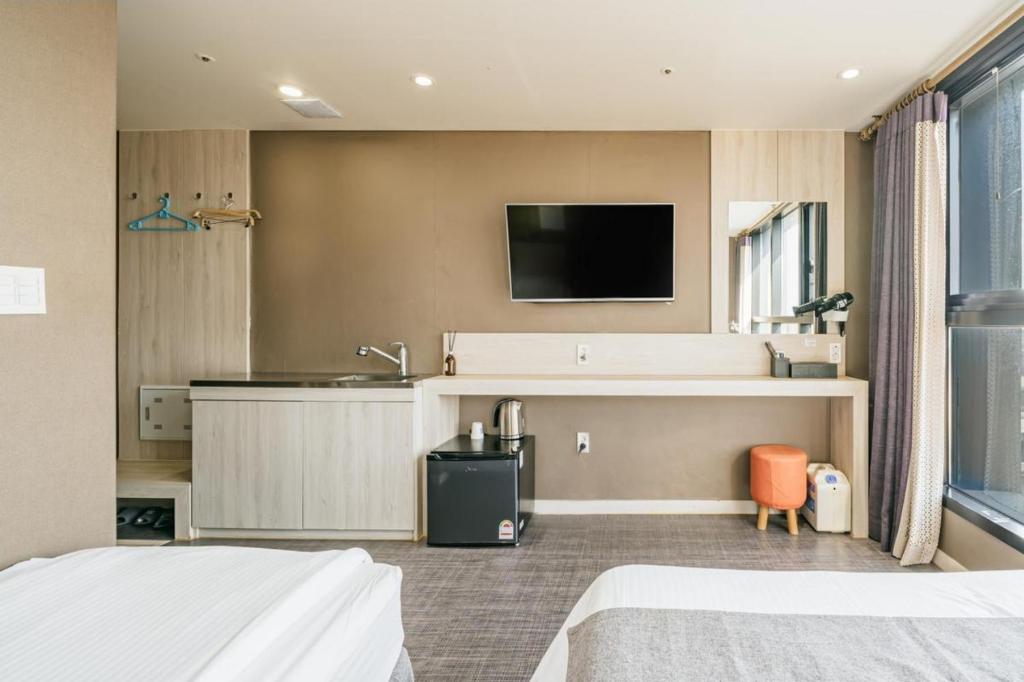 Postel nebo postele na pokoji v ubytování Sky Hotel