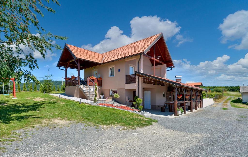 Budova, v ktorej sa dovolenkový dom nachádza