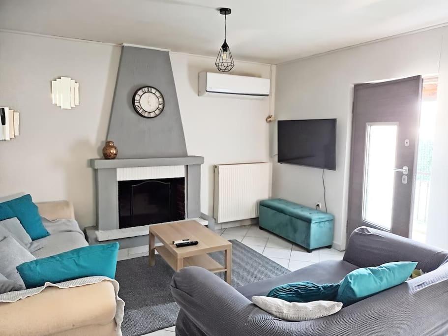 Gallery image of Cozy house for 5 persons at Artemida in Artemida