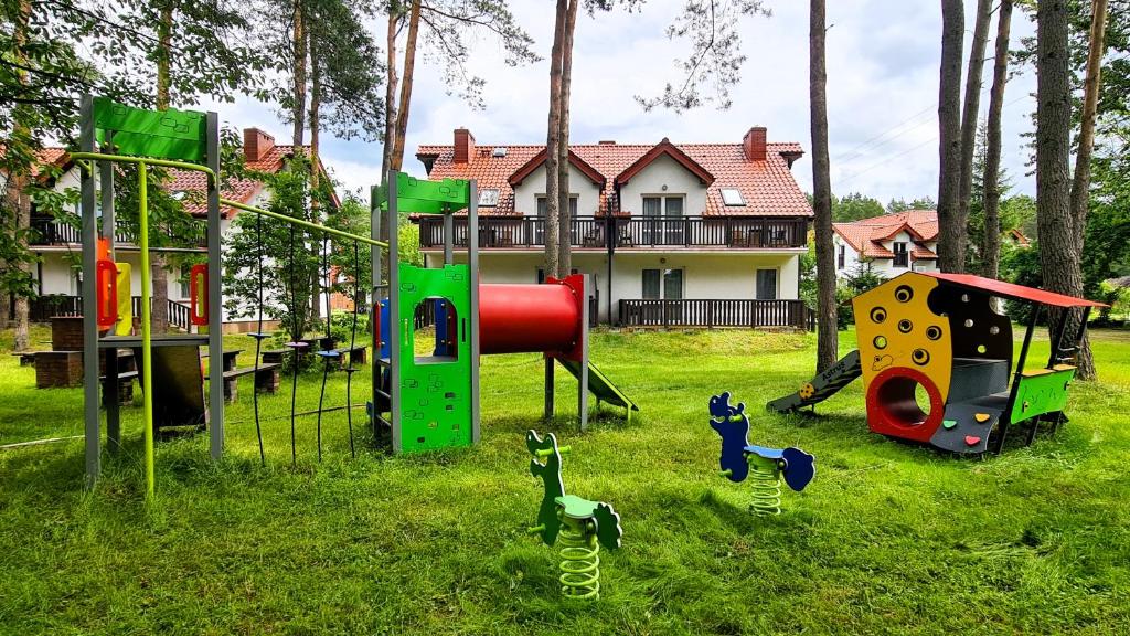 Herní místnost nebo prostor pro děti v ubytování Ośrodek nad jeziorem - Radew Rosnowo