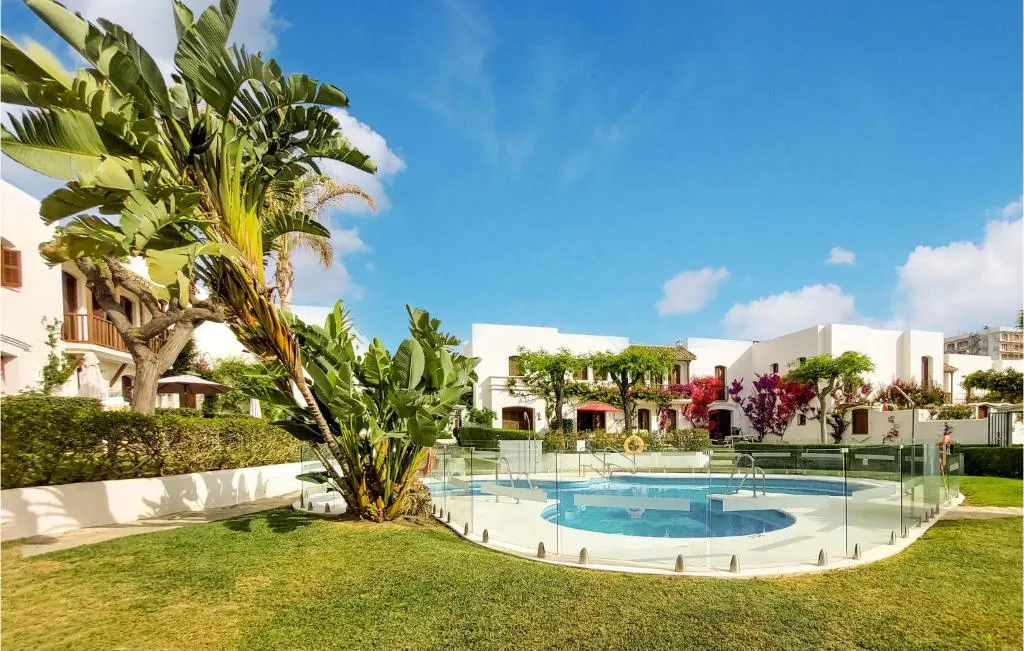 Amazing Apartment In Estepona With Wifi