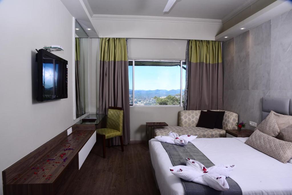 Postel nebo postele na pokoji v ubytování Sinclairs Retreat Ooty
