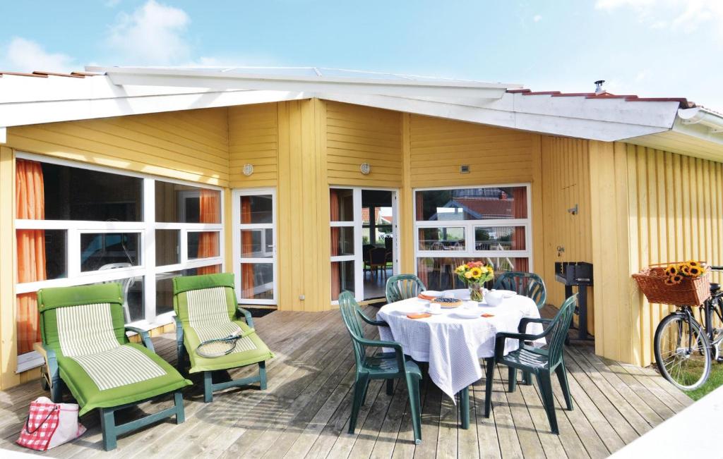 a patio with a table and chairs on a deck at Strandpark 9 in Schönhagen