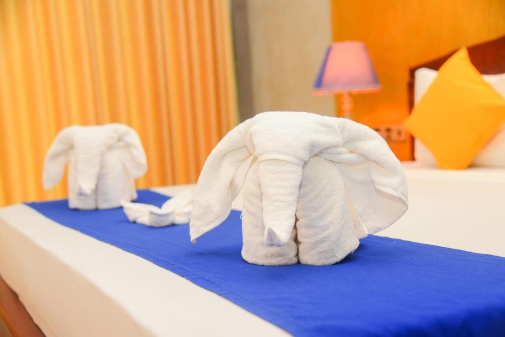 Postel nebo postele na pokoji v ubytování Royal Tusker Hotel