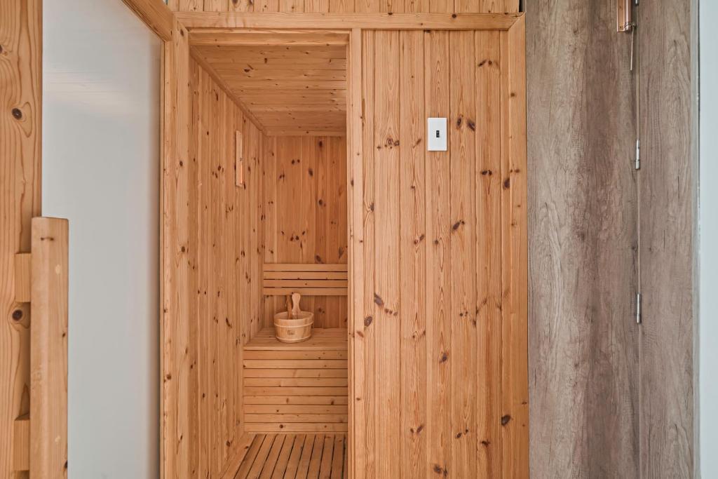 California Hotel - 3