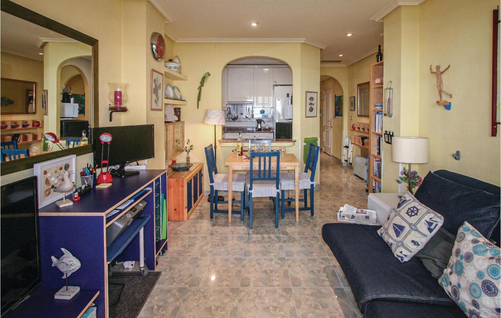 Kuchyňa alebo kuchynka v ubytovaní Cozy Apartment In Santa Pola With Wifi