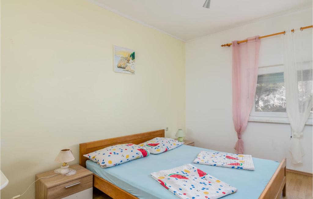 Postel nebo postele na pokoji v ubytování Beautiful Apartment In Stara Baska 1