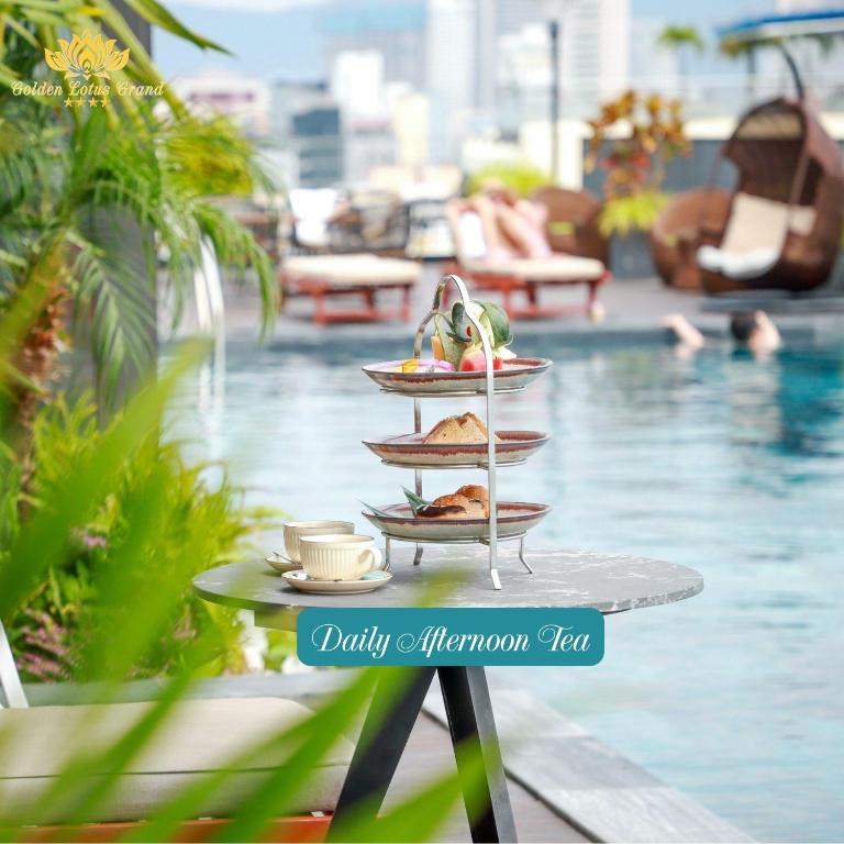 Deluxe with Balcony and City View - High Floor