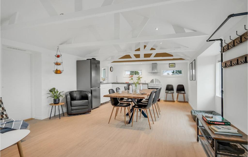 Kuchyň nebo kuchyňský kout v ubytování Pet Friendly Home In Grenaa With Wifi