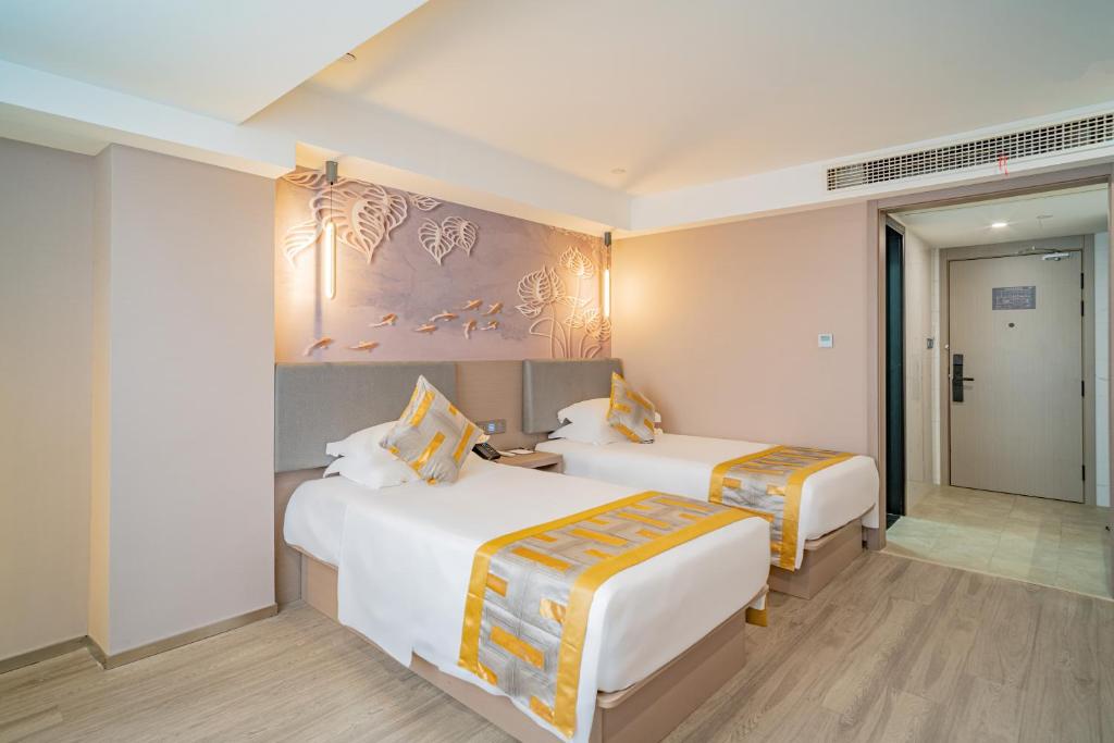 Postel nebo postele na pokoji v ubytování Ruilan Grandyard Hotel