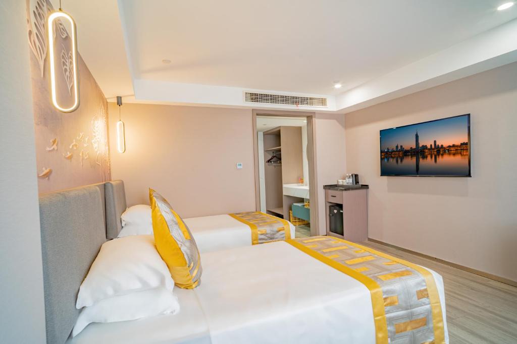 Postel nebo postele na pokoji v ubytování Ruilan Grandyard Hotel