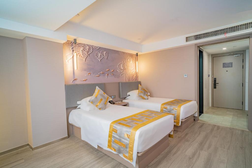 Postel nebo postele na pokoji v ubytování Ruilan Grandyard Hotel