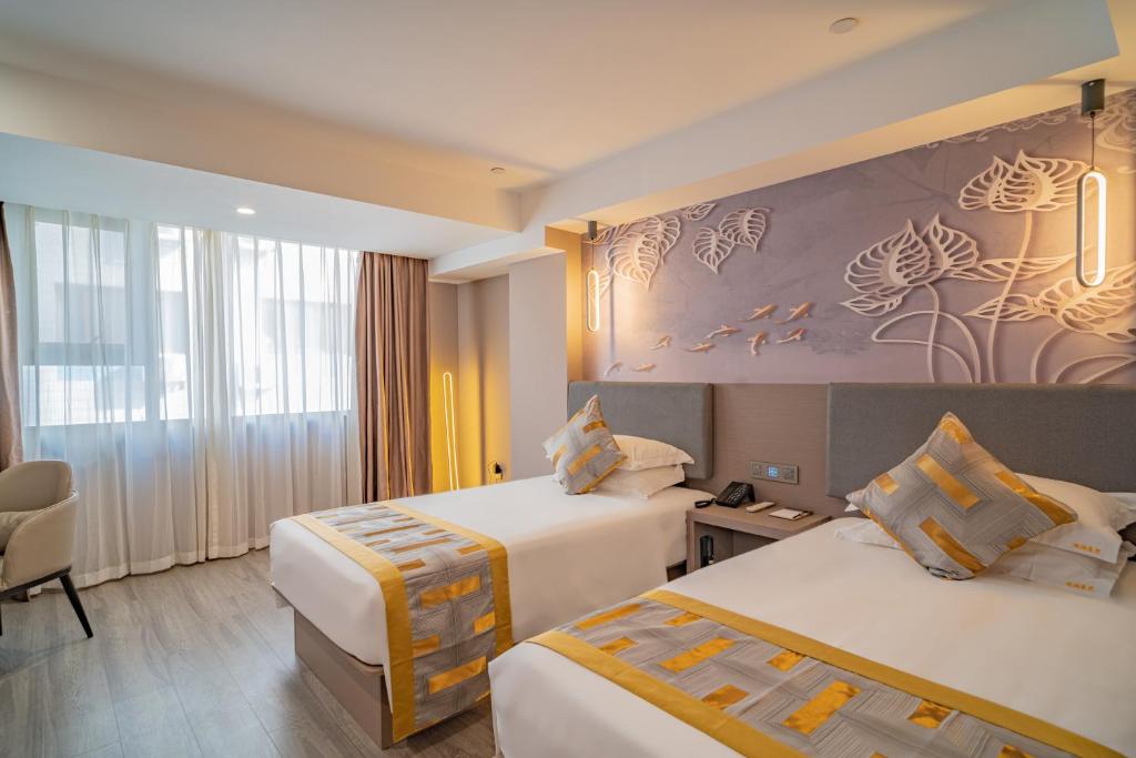 Postel nebo postele na pokoji v ubytování Ruilan Grandyard Hotel