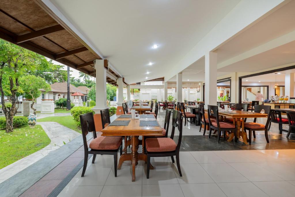 Restaurace v ubytování The Briza Beach Resort, Samui - SHA Plus