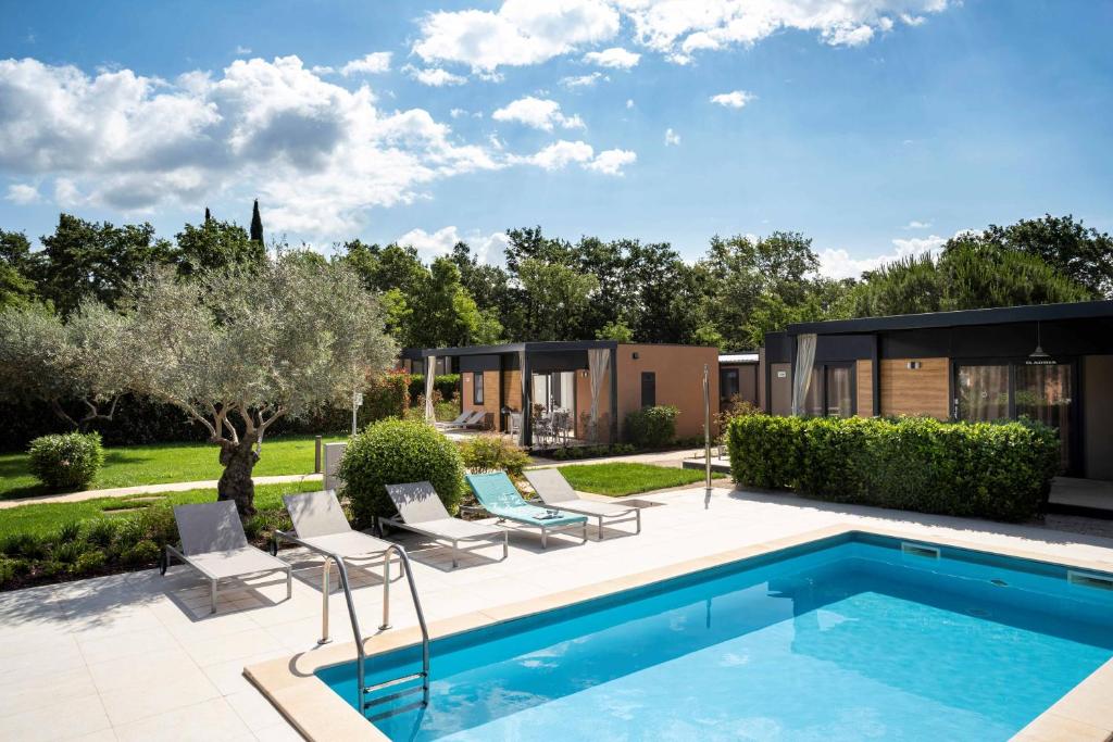 Bazén v ubytování Camping Park Umag Mobile Homes nebo v jeho okolí