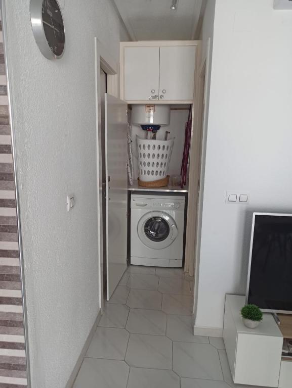 Imagen de la galería de Apartamento en la playa de Cala Capitán -Cabo Roig- Orihuela Costa, en Orihuela