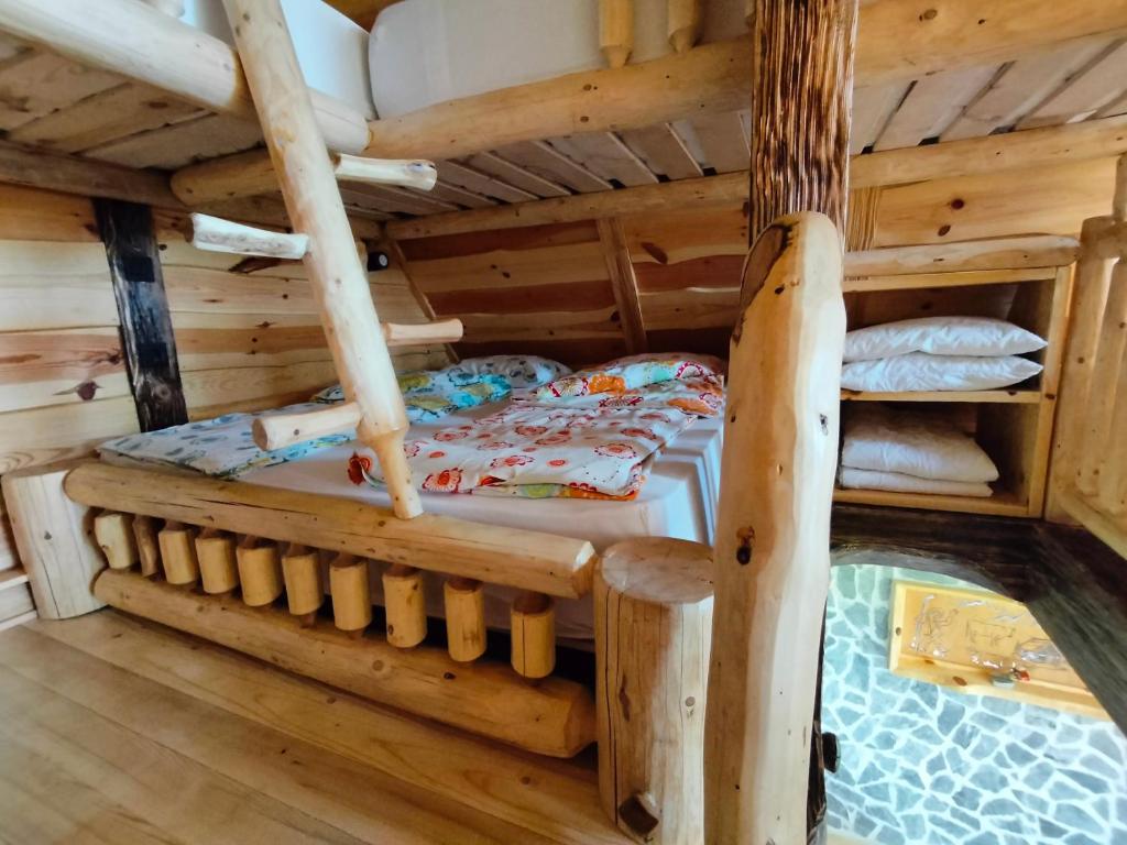 Postel nebo postele na pokoji v ubytování Glamping Lake Bloke