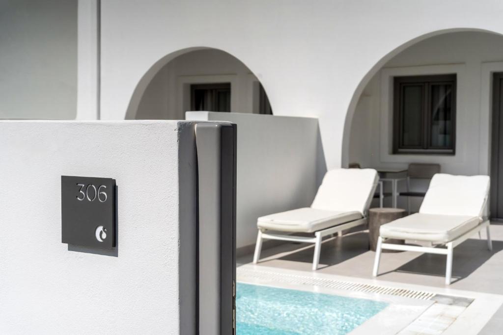 Bazén v ubytování Strogili Hotel - Adults Only nebo v jeho okolí
