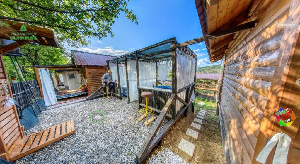 Balkón nebo terasa v ubytování Bosnian Pyramid Glamping