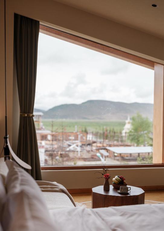 Nespecifikovaný výhled na hory nebo výhled na hory při pohledu z hotelu