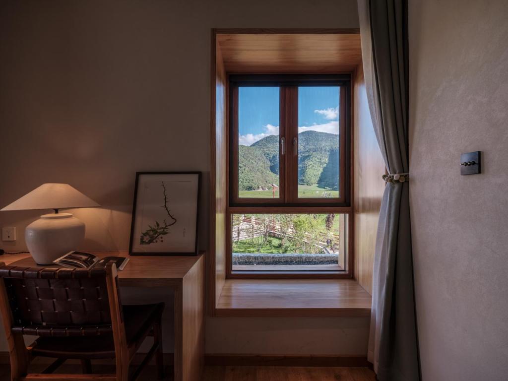 Nespecifikovaný výhled na hory nebo výhled na hory při pohledu z hotelu