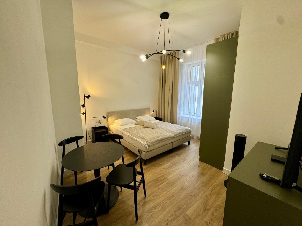 PRZYSTANEK KATOWICE Mariacka 7 - 18