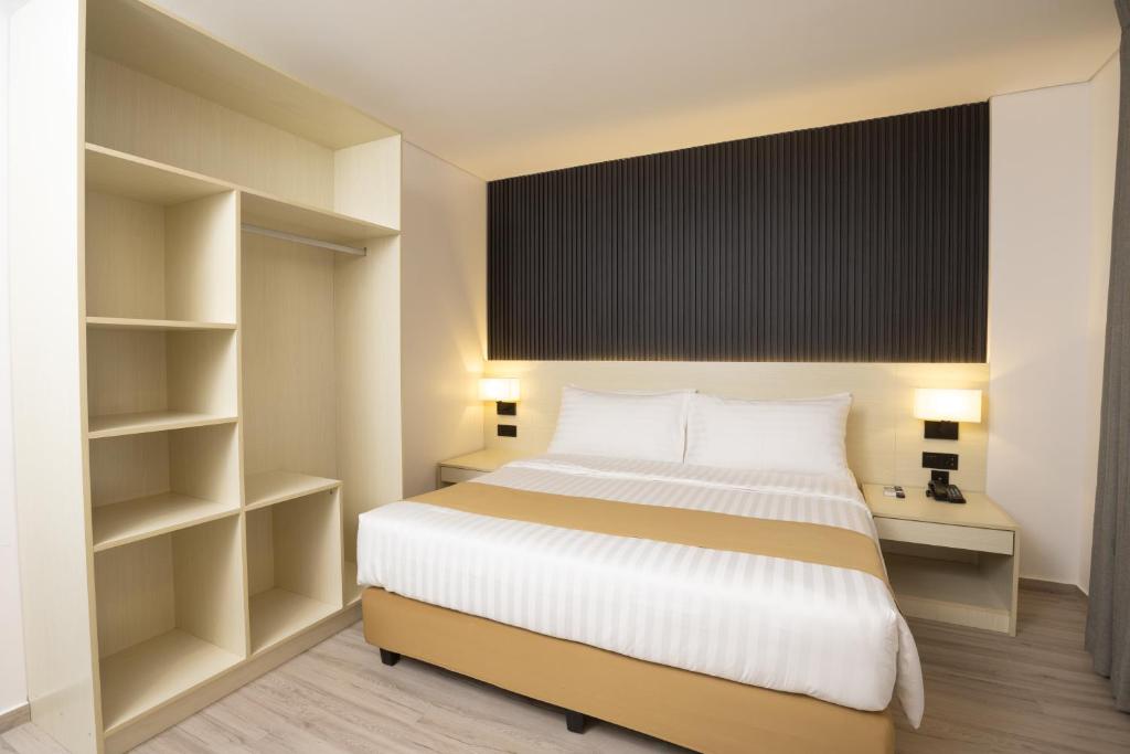 Postel nebo postele na pokoji v ubytování Hamersons Hotel CDO