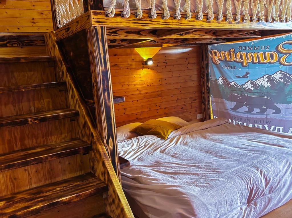 Postel nebo postele na pokoji v ubytování B&B American Style cabin 5 minutes from the sea