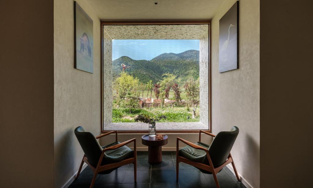Nespecifikovaný výhled na hory nebo výhled na hory při pohledu z hotelu