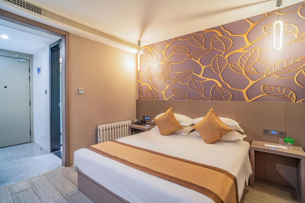 Postel nebo postele na pokoji v ubytování Ruilan Grandyard Hotel