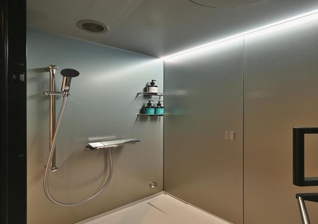 Prince Smart Inn Osaka Yodoyabashi的一间浴室