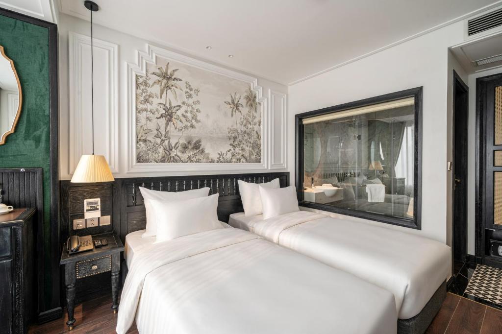 Postel nebo postele na pokoji v ubytování Luxe Paradise Premium Hotel Pham Hong Thai