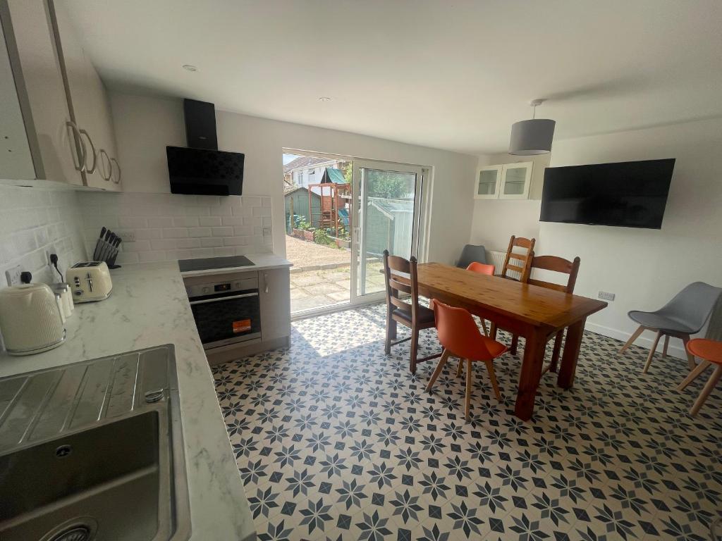 a kitchen with a table and chairs and a dining room at 6 Bedroom House in Oxford in Oxford
