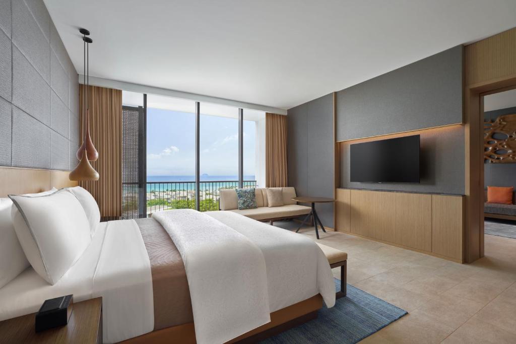 Suite Có Giường Cỡ King Với Ban Công Và Nhìn Ra Biển