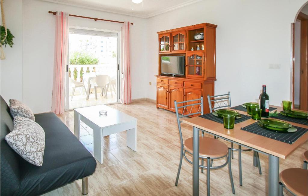 Posezení v ubytování Nice Apartment In Los Arenales Del Sol