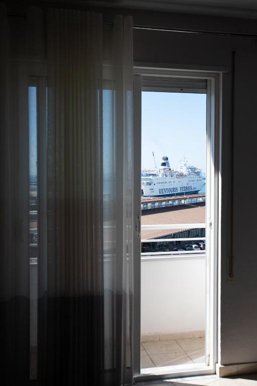 Imagem da galeria de Durres Port View Apartment em Durrës