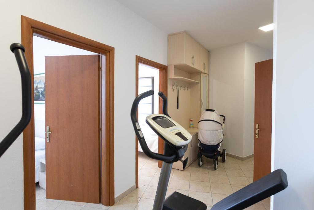 O centro de fitness e/ou as comodidades de fitness de Durres Port View Apartment