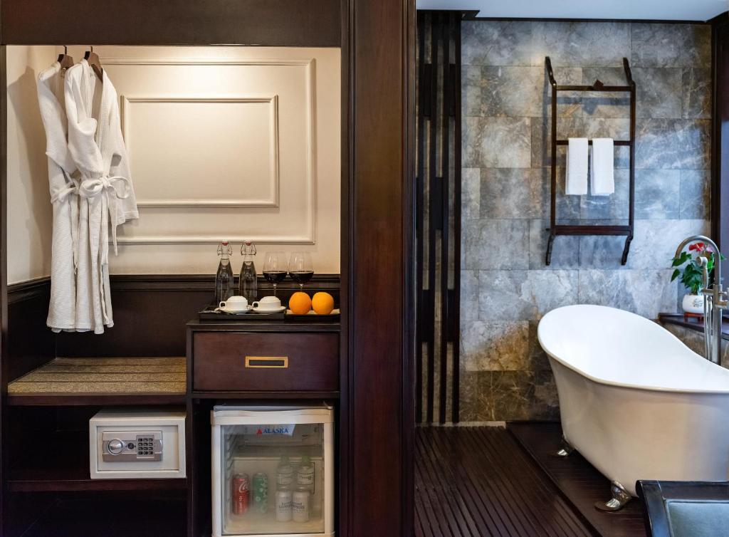 Amanda Luxury Cruise - 12