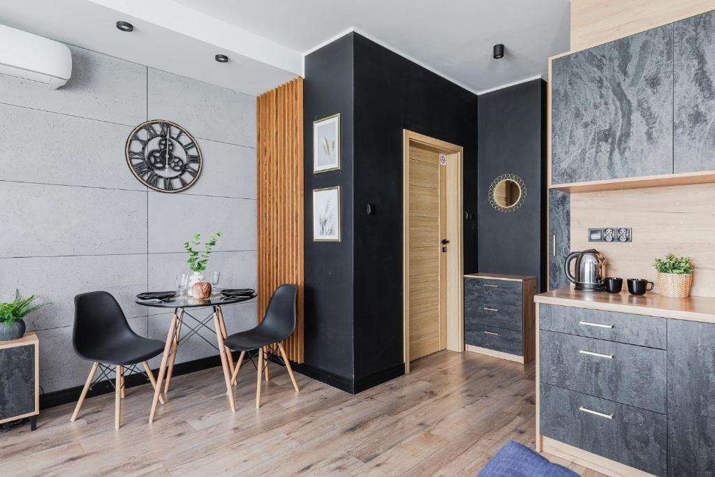 Kuchyňa alebo kuchynka v ubytovaní SuperApart Przerwana 13 MiniStudio