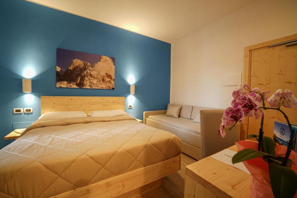 Postel nebo postele na pokoji v ubytování GH Hotel Monzoni